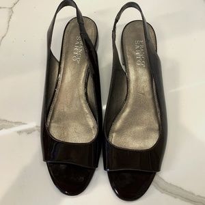 (NEW)Franco Sarto Elegant Patent Leather Sling Back Sandal